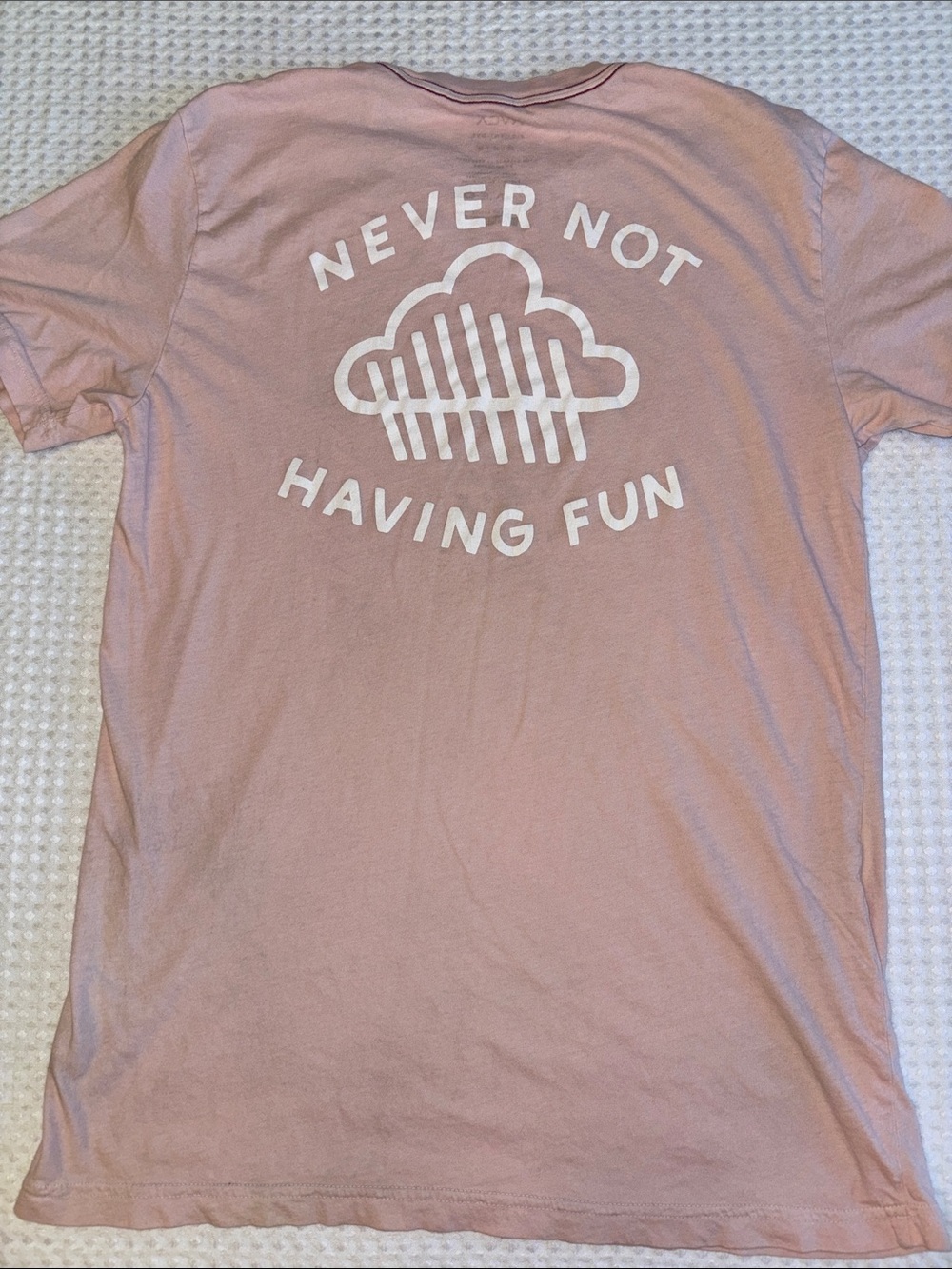 RVCA Men’s MEDIUM Pale Pink Never Not Having Fun Cloud Graphic Short Sleeve Tee